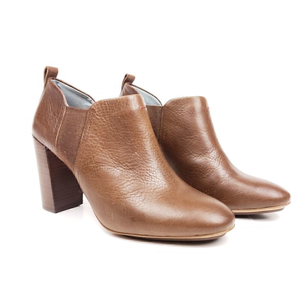 Ellen DeGeneres brown leather Mahoney booties 9.5